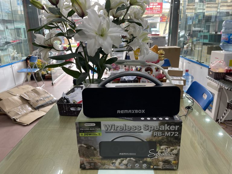 Loa Bluetooth REMAX RB-M72 có tay cầm